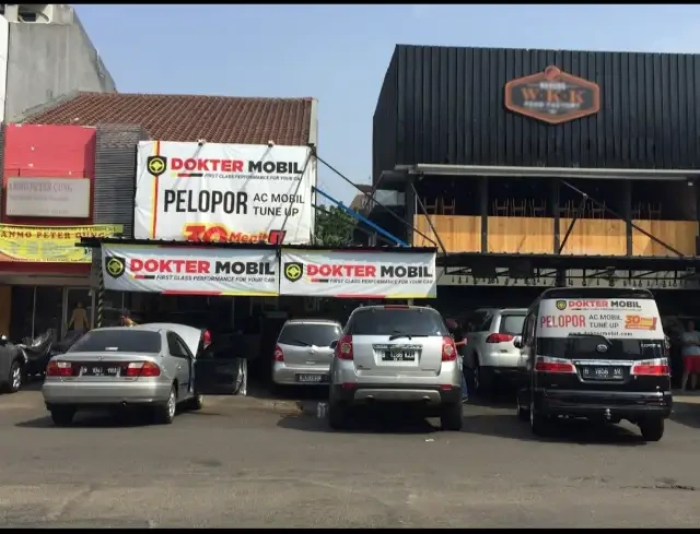 Fasad bengkel awal Dokter Mobil di Kelapa Gading
