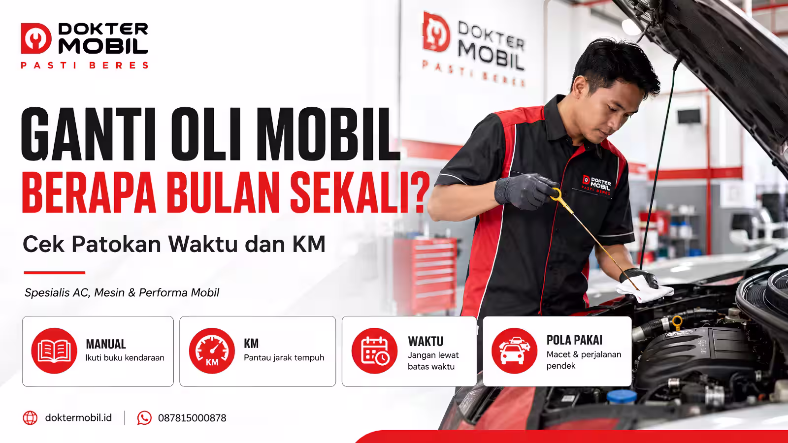 Teknisi memeriksa oli mesin untuk menentukan ganti oli mobil berapa bulan sekali berdasarkan waktu dan kilometer.