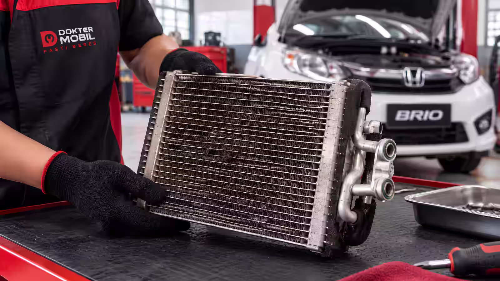 Pemeriksaan evaporator AC Honda Brio di Dokter Mobil